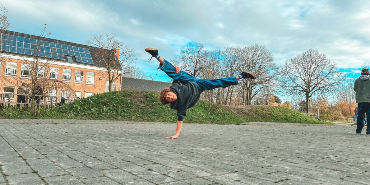 dansende jongen