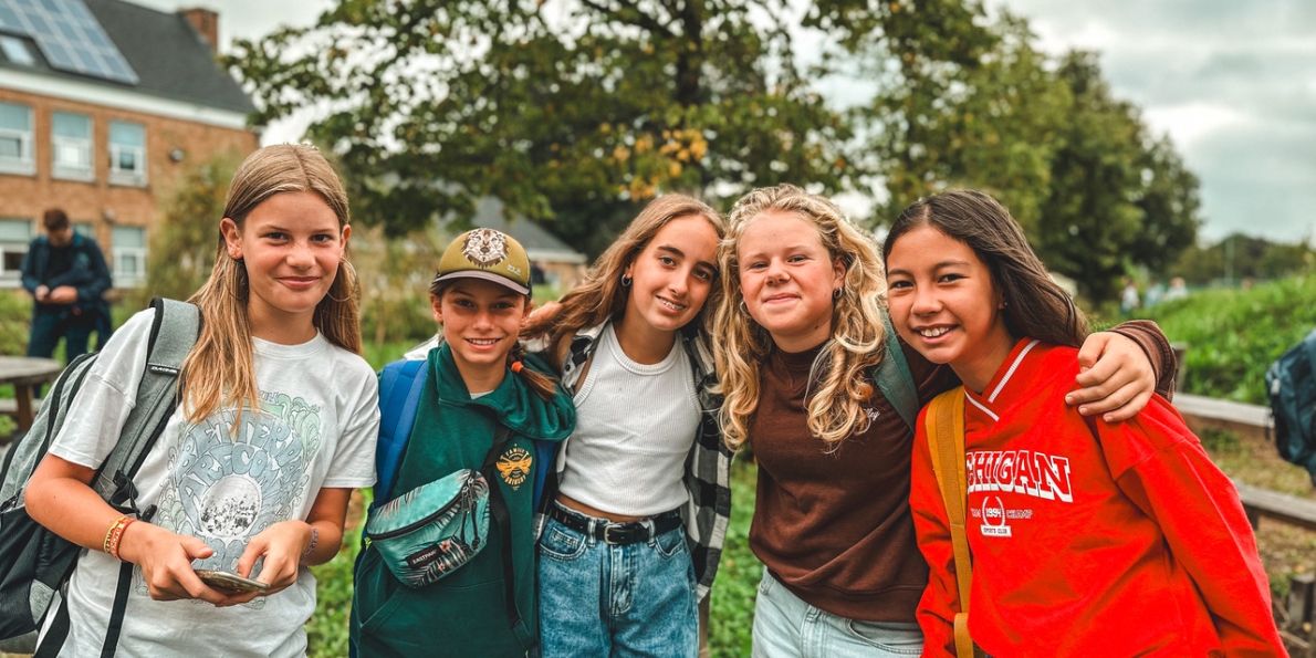 Elise, Lotte, Janne, Nel en Berbe